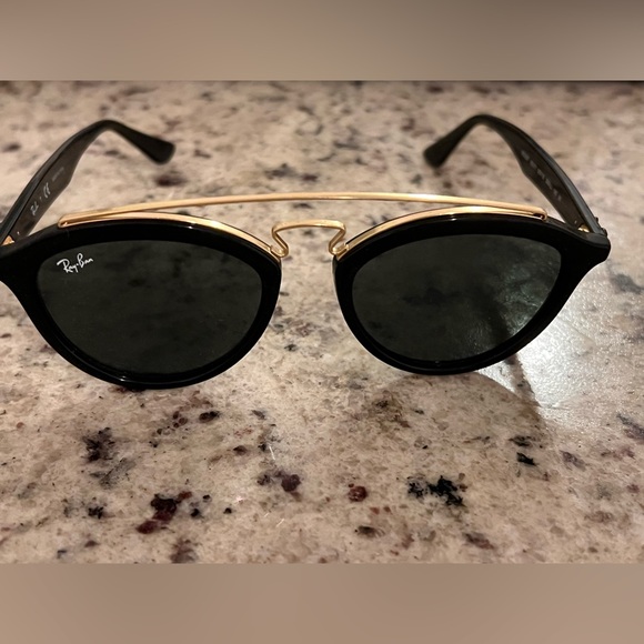 Ray Ban black and gold sunglasses. Good shape - Picture 5 of 5
